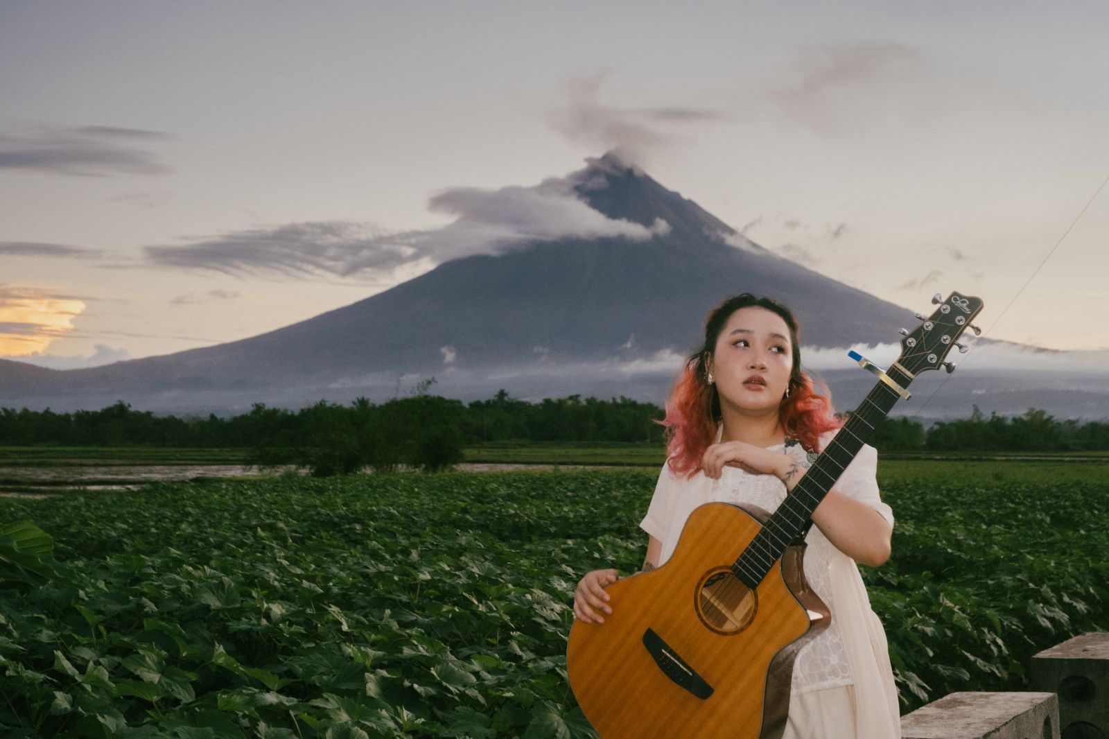 Filipino singer-songwriter dwta closes whimsical folk era with self-produced anti-Valentine’s show